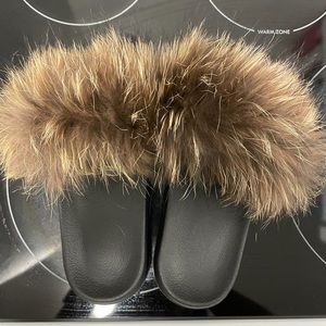 Women’s furry slippers